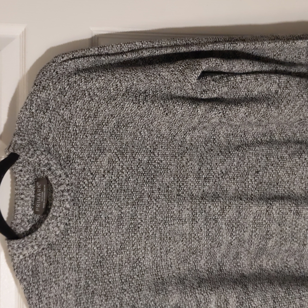 M . Primark Sweater . Black & White